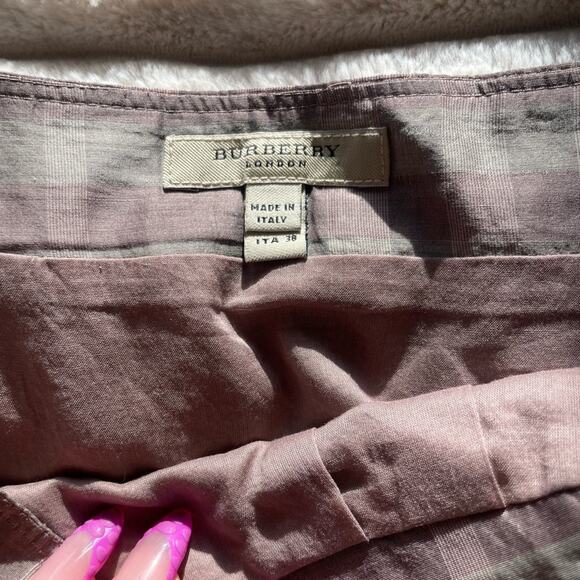 New w/out tags. Authentic Burberry mid-line skirt. Silk and cotton. Signature. - Picture 6 of 8